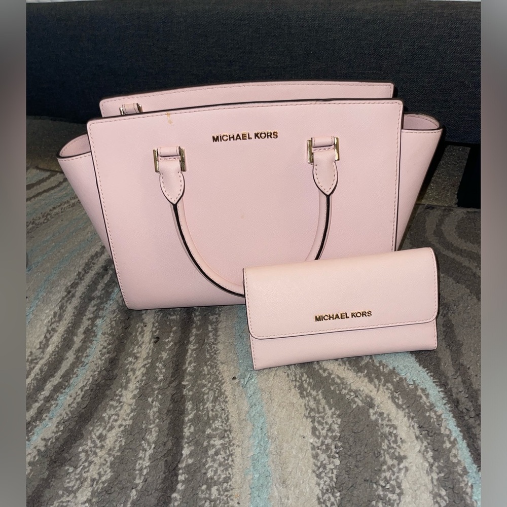 Michael Kors Selma Medium Saffiano Leather Crossbody bag with matching wallet